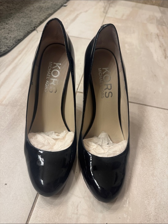 Michael Kors Shoes - Michael Kors Black Patent Leather Round-Toe Pumps